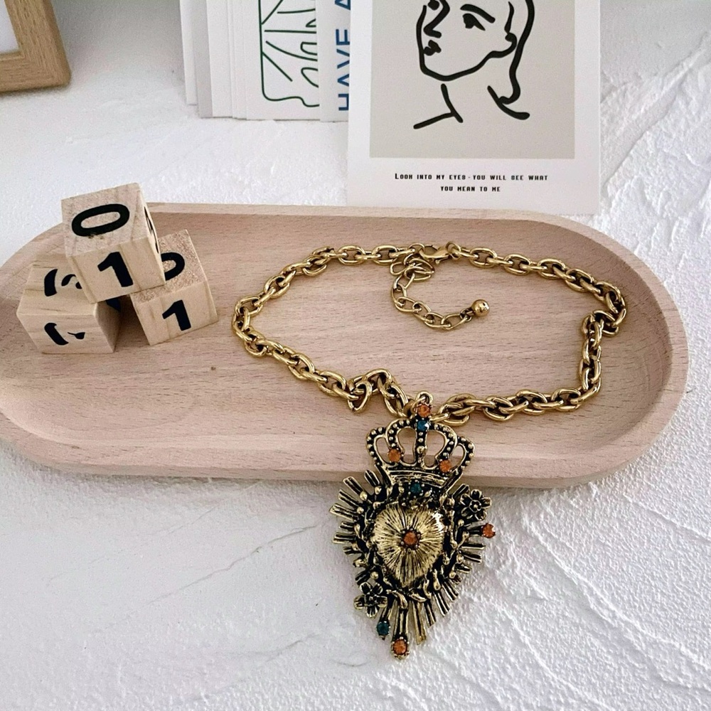 🆕 Gold Heart Crown Pendant Necklace